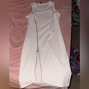 Elegant White Sleeveless Dress